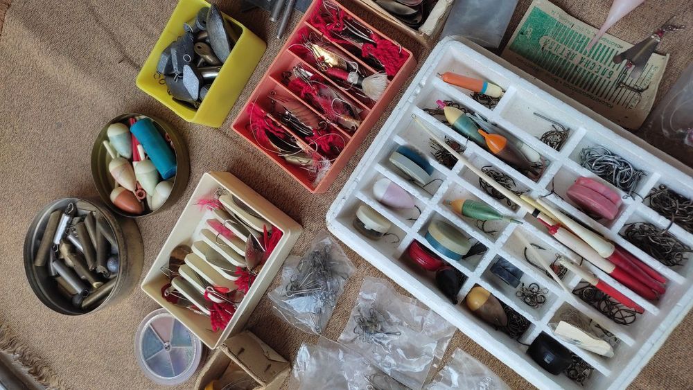 Удочки, крючки... Всё для рыбалки!!!