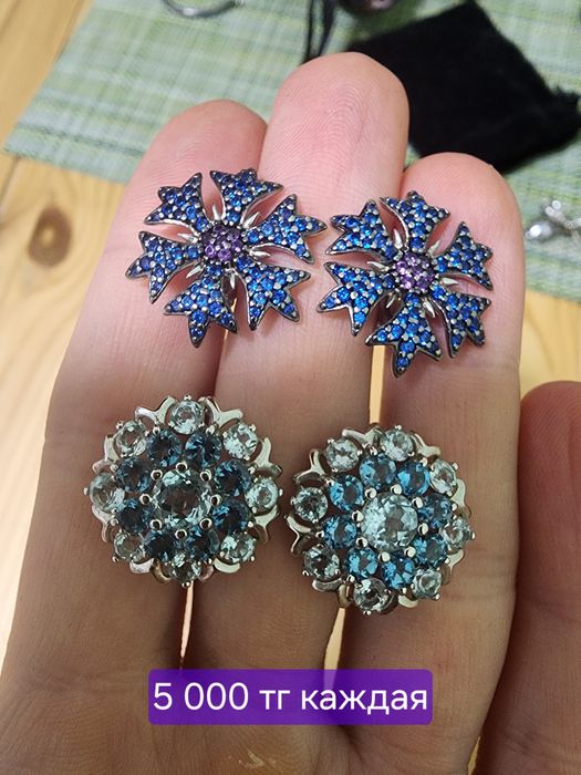 Серьги и кольца, комплекты из серебра с натуральными камнями.