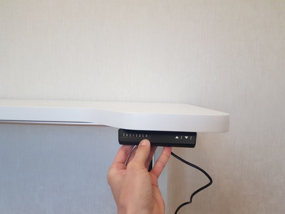 Регулируемый стол