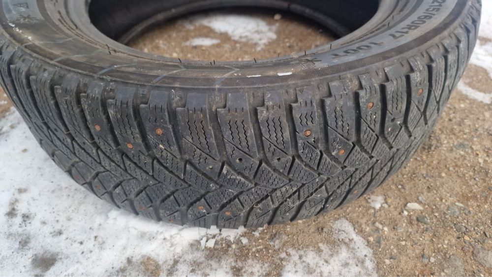Зимние шины  215/60/17