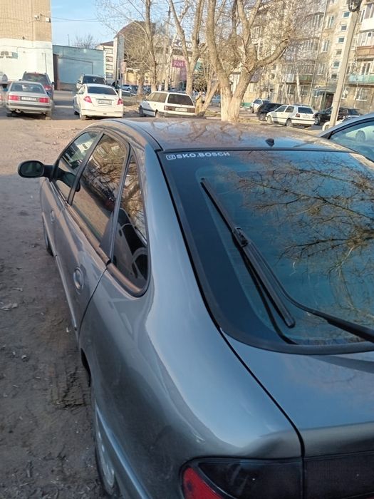 Рено лагуна  1998 1 поколение