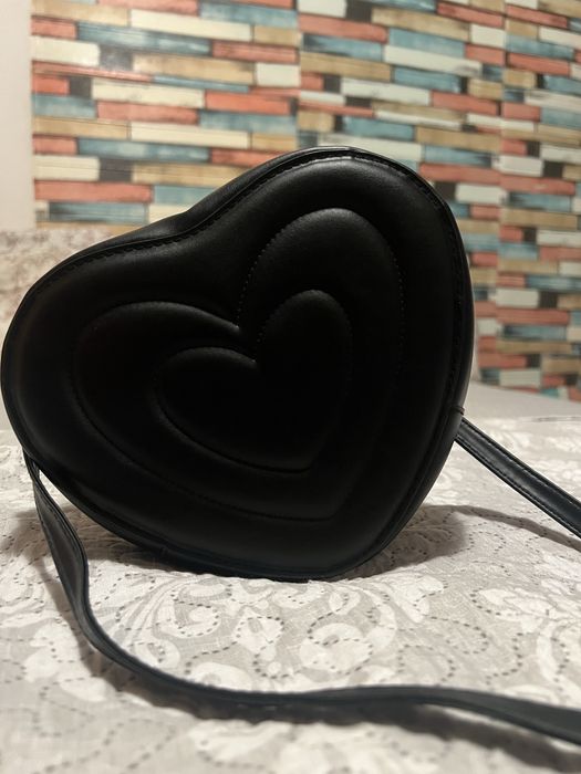 Дамска чанта с две дръжки и със забележка!