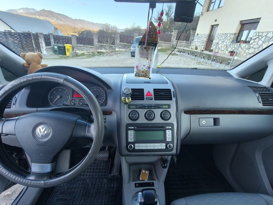Vand VW Touran 2.0 TDI 140cp Automata