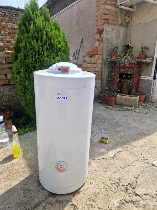 Бойлер с шкаф и мивка