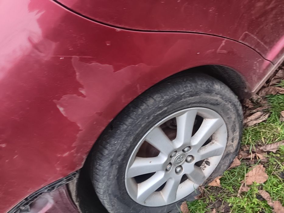 Vand piese de toyota avensis