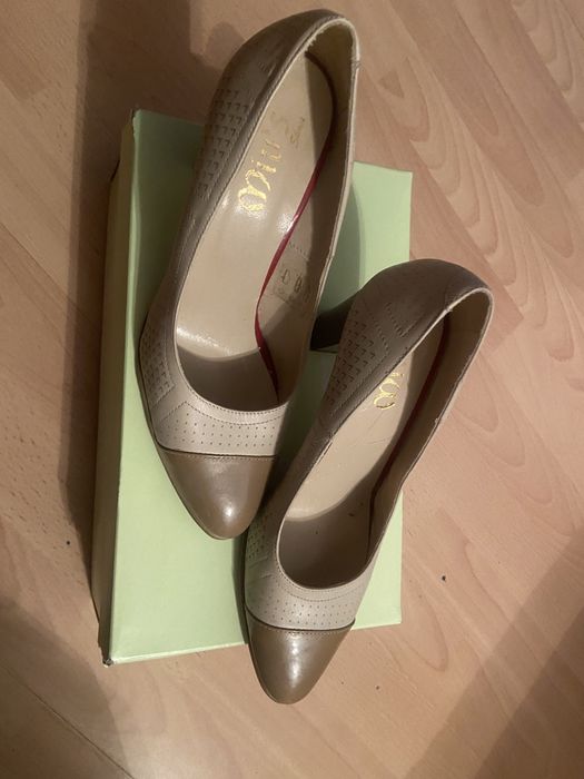 Vand pantofi din piele originala