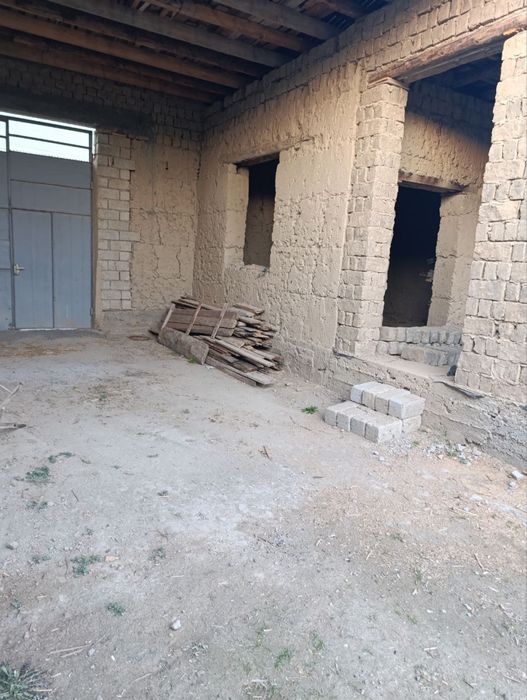 Ховли сотилади