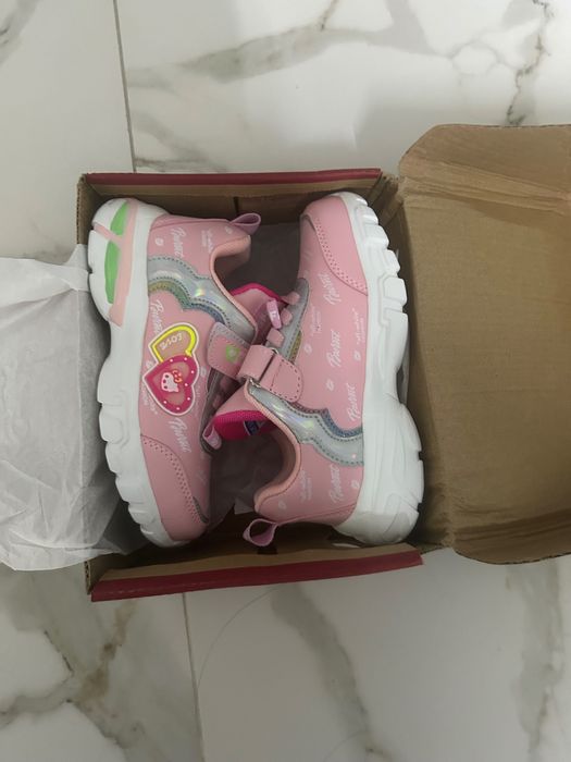 Кроссовки для девочек