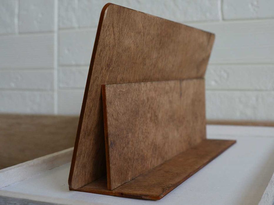 Дървен дисплей с до четири Ваши снимки и гравирано послание