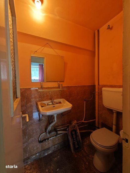 Apartament de vanzare, cu 3 camere spatios, etaj 1, zona Parcul Mara