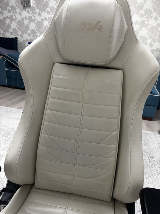 Игровое компьютерное кресло DXRacer Master