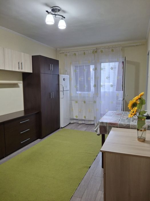 Închiriez garsonieră str Vladeasa