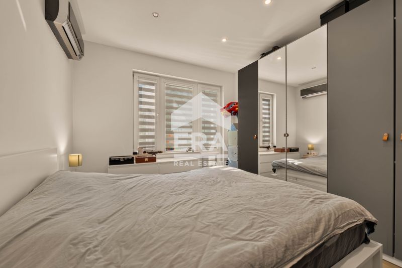Продава се Двустаен апартамент в Варна, Център - 59 кв.м за 4390 €/кв.м - Снимка #3