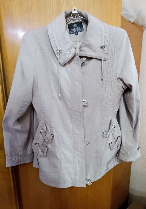 Женская куртка осенняя