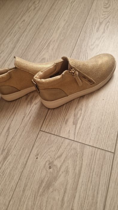 Продам ботинки кроссовки кеды