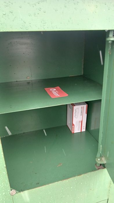 Сейф металически