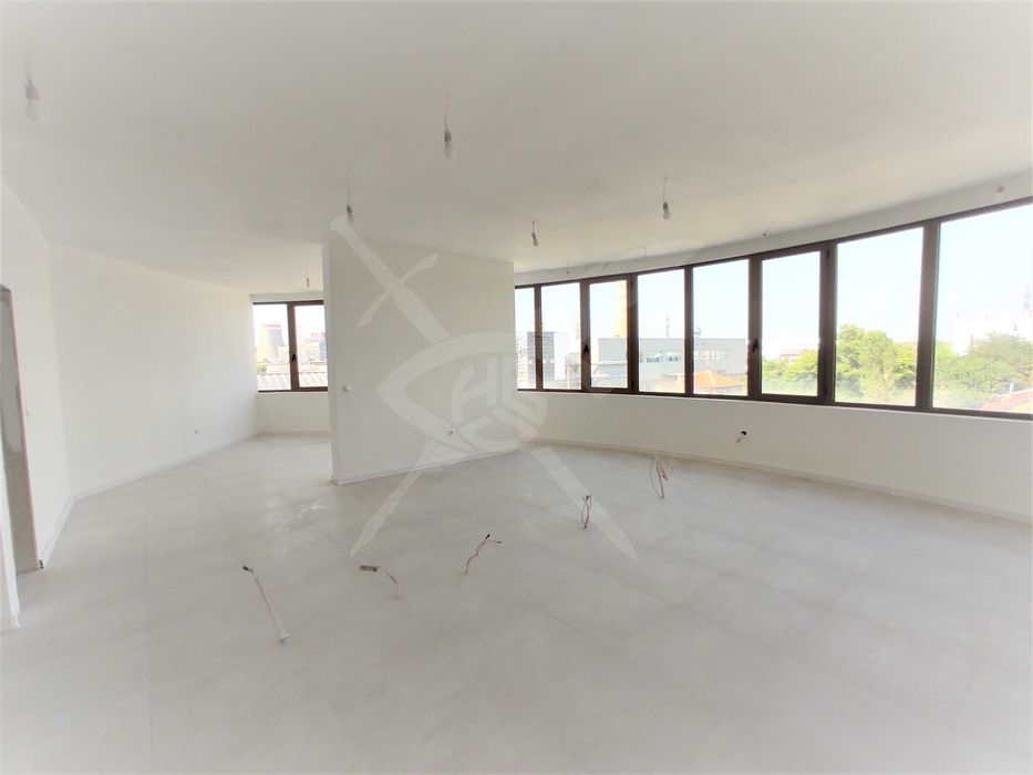 Дава се под наем Офис в Пловдив, Кършияка - 126 кв.м за 84784.95 € - Снимка #1