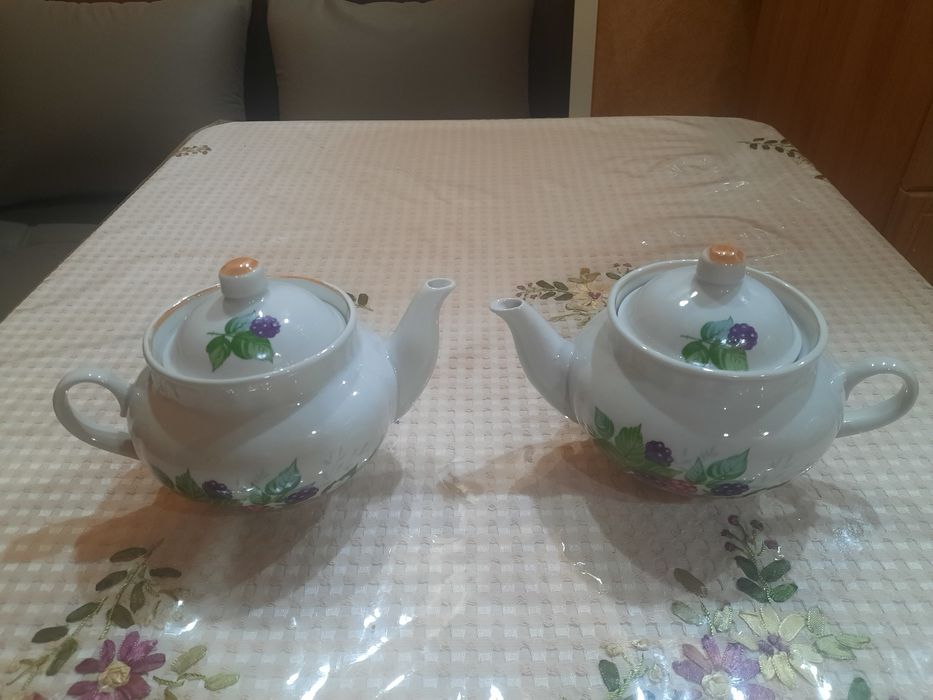Абсолютно новые, красивые, фарфоровые чайники  "Ежевика", Прокопьевски