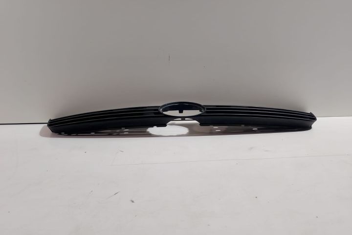 Grila radiator 3B0853653C Volkswagen VW Passat B5