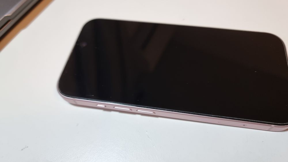 IPhone 15 pink 256GB + 23 калъфи+протектори за камера