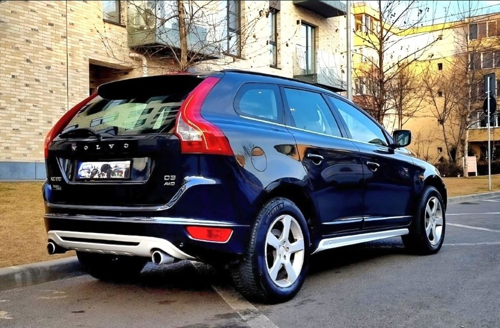 VOLVO XC60 2.4 D Automat 4x4  R DESIGN Model 2012