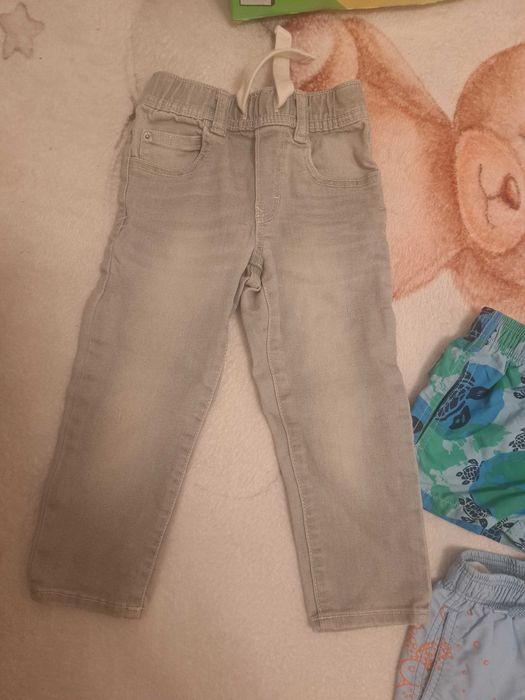 Анцунг Adidas, Елече Mayoral, дънки Gap