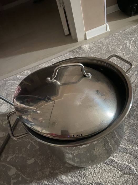 Продам кастрюли 18л