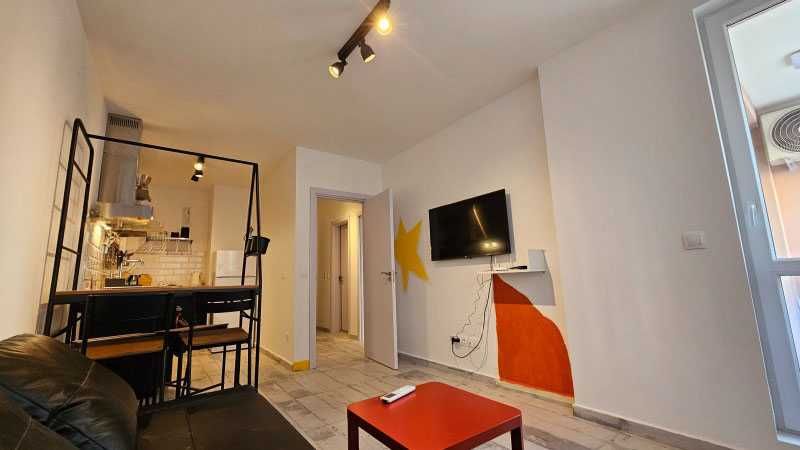 Дава се под наем Двустаен апартамент в София, Зона Б-19 - 55 кв.м за 765 € - Снимка #1