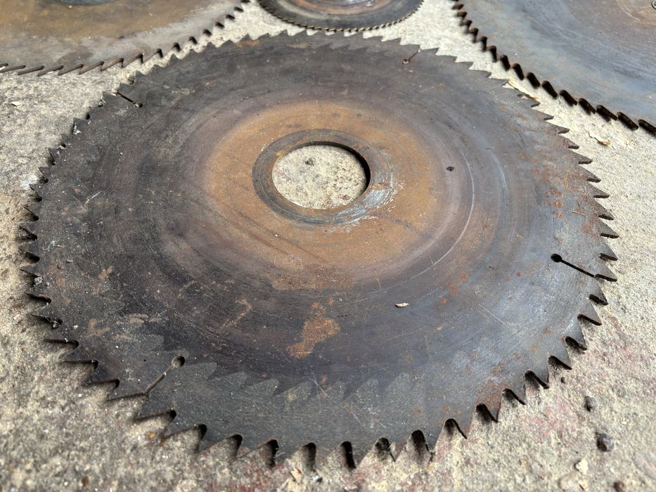 Циркулярни дискове за дърво ,ножове за абрихт,чук 5кг, дърв. стяга