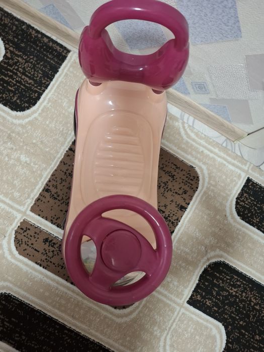 Продам машинку толокар