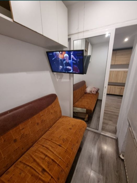 Schimb Garsoniera cu Apartament minim 60 mp, DECOMANDAT In TG-jiu,minim 3 camere,doar etaj 1 maxim 2+diferență din partea mea