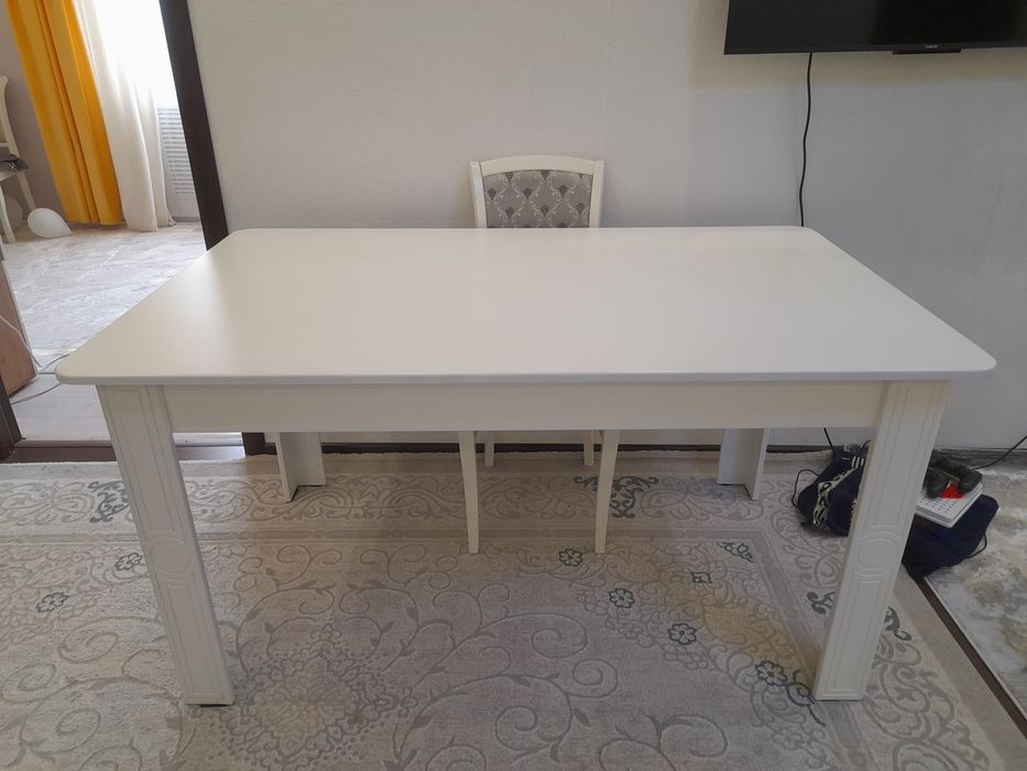 Продаётся  стол гостиной