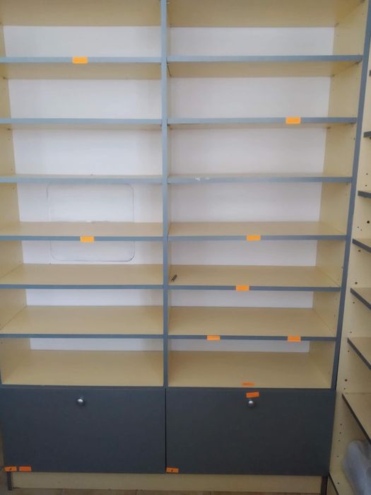 Оборудване, рафтове и шкафове за аптека/магазин