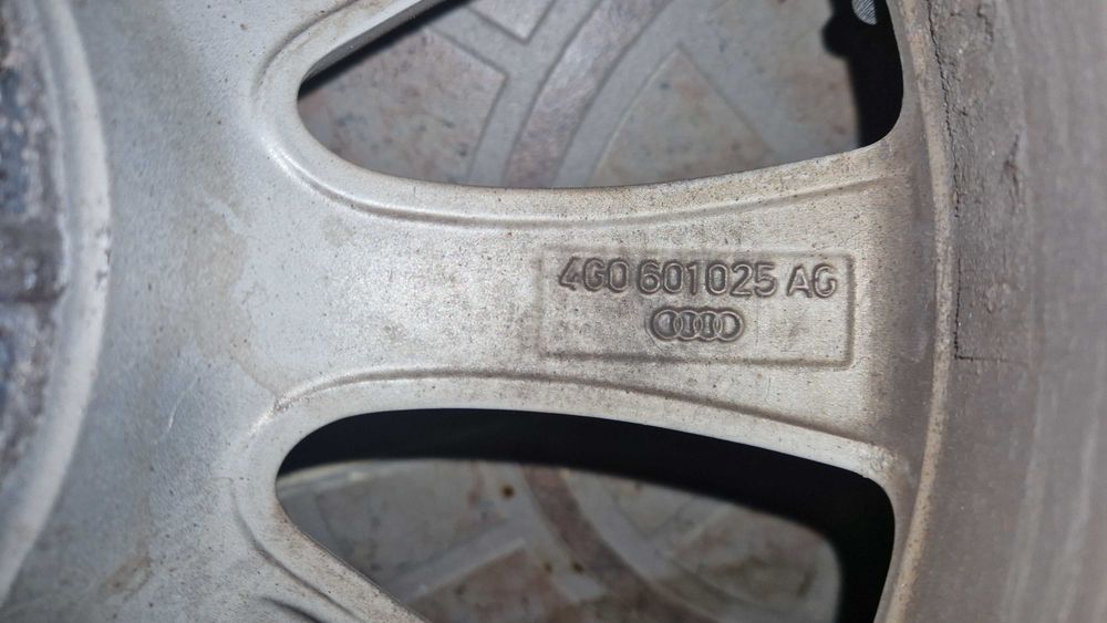 алуминиеви джанти със зимни гуми goodyear за ауди А6, 17 цола