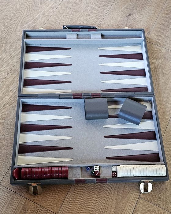 Vand table de joc stil geamantan