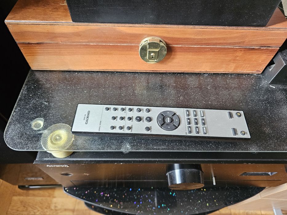 Продавам висок клас усилвател ONKYO -A9070 нов.