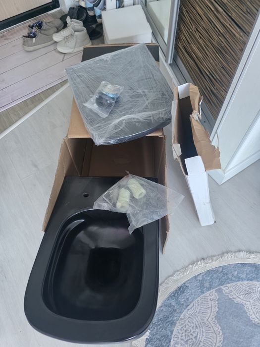 Продам унитаз навесной тупецки новый