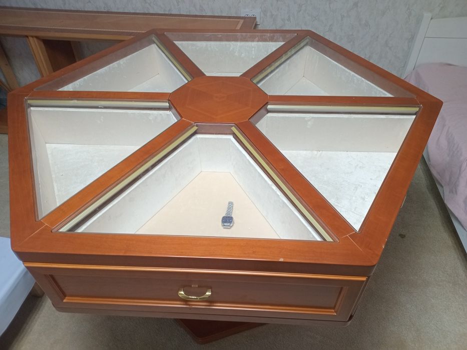 Продам стол хорошим состаение