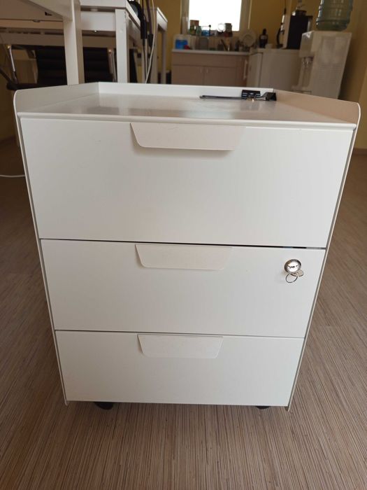 Офис шкаф от Икеа