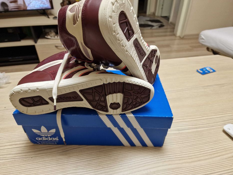 Ghete  Adidas originale noi.