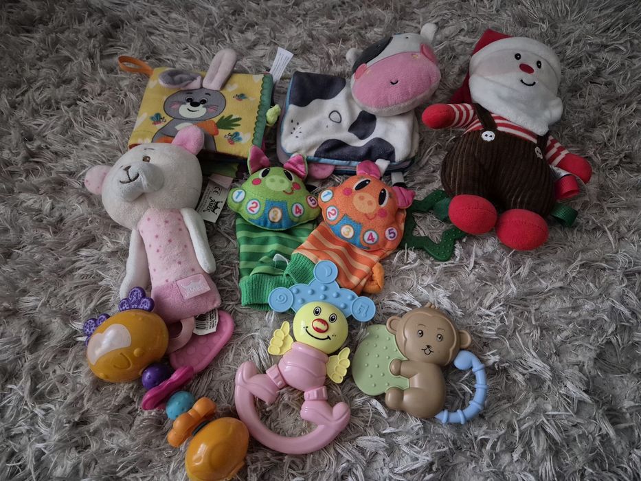 Различни видове бебешки играчки