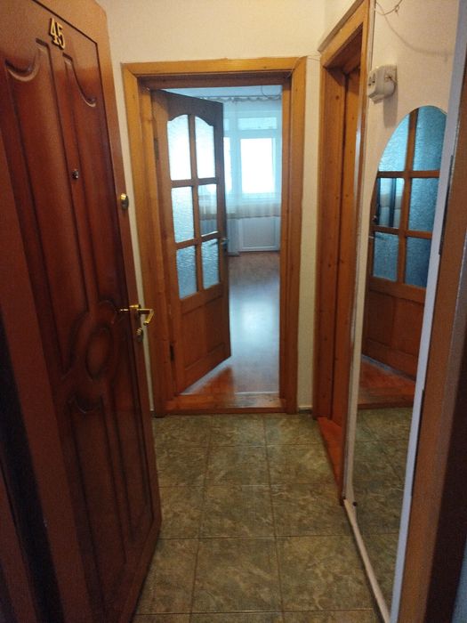 Închiriez garsoniera!!.