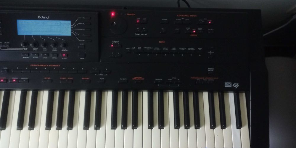 Синтезатор Roland G-800 в оригинално състояние
