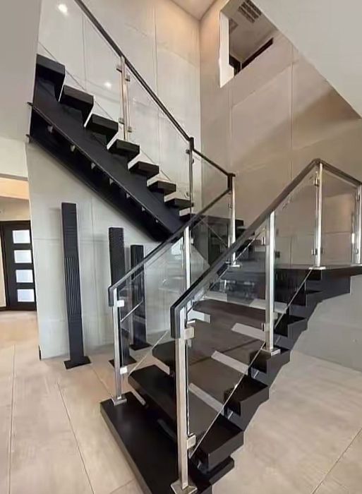 Перила стеклянно  огрождения лестница