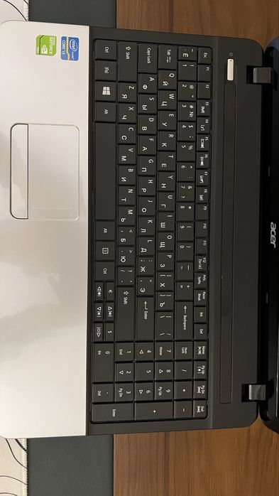 Продам ноутбук Acer Aspire E1-576G. Клавиатура и мышь в подарок!