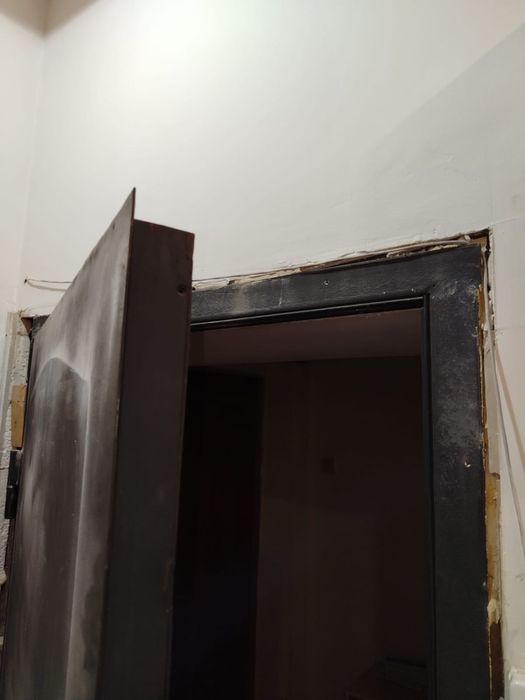 Металлическая  дверь с деревянной облицовкой