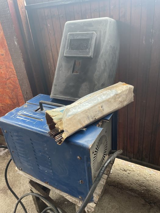 Vand aparat de sudura cu electrod