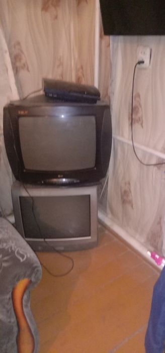 Продаю 2-ва телевизора.
