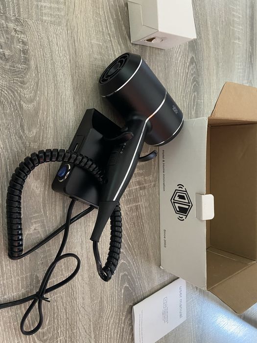 Uscător de păr profesional de perete QL Ionic 2000W cu port USB – Matte Black (Nou)