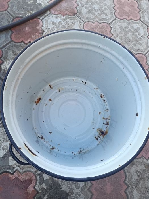 Кастрюля эмалированная